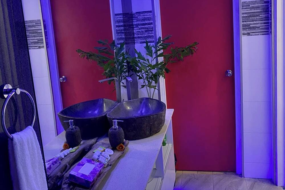 Photo of Bathroom in Lautoka