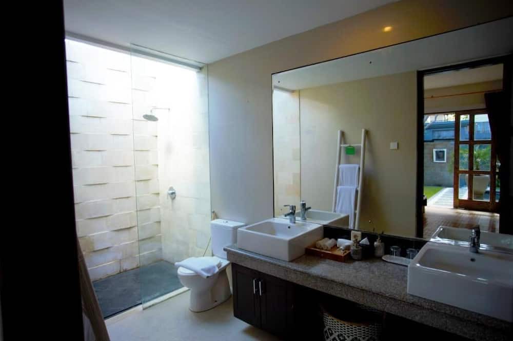 Photo of Bathroom in Sunset Road