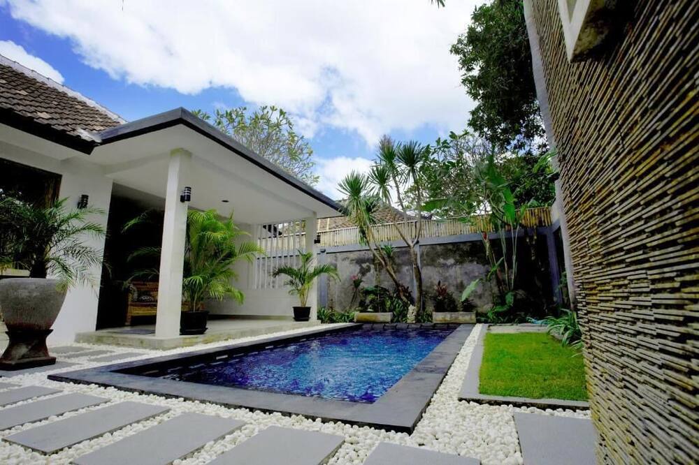 Photo of Outdoor in Sunset Road