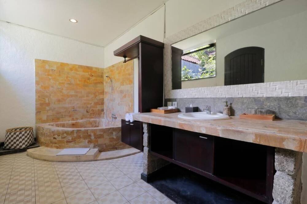 Photo of Bathroom in Sunset Road