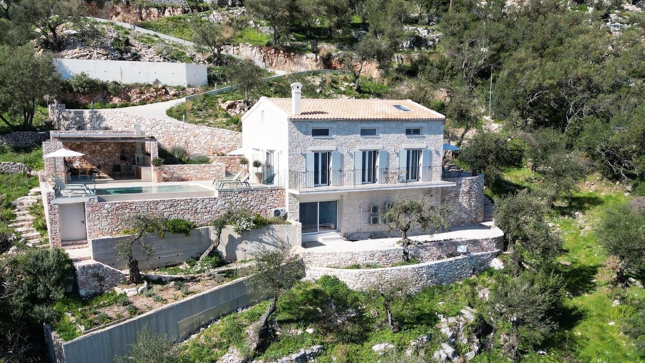 Photo of Outdoor in Petaleia
