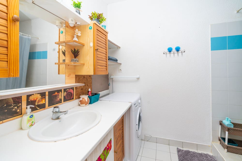 Photo of Bathroom in Punaauia