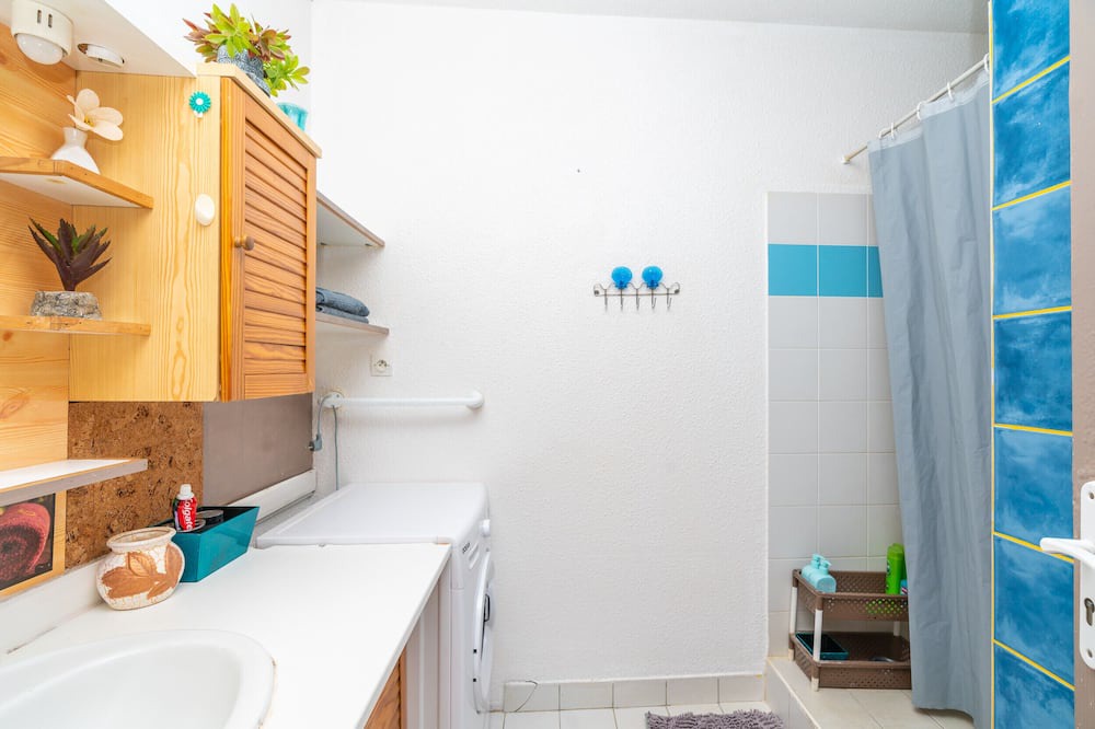 Photo of Bathroom in Punaauia