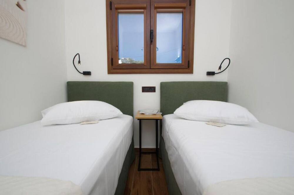 Photo of Bedroom in Kini