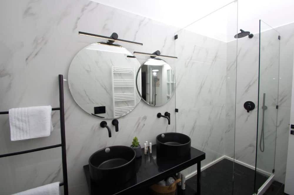 Photo of Bathroom in Kini