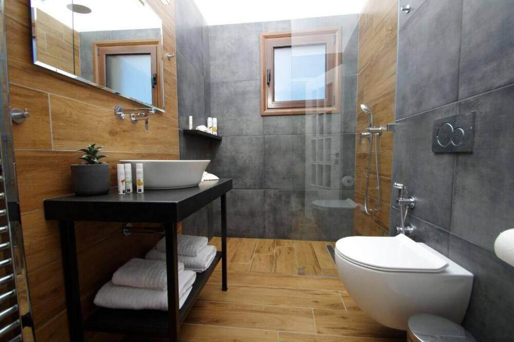 Photo of Bathroom in Kini