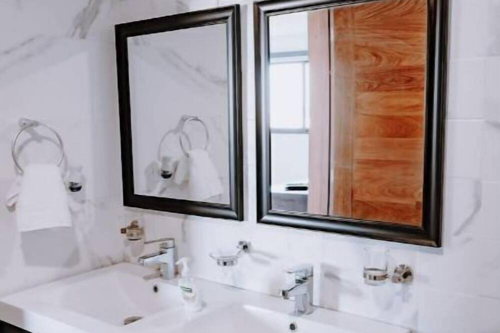 Photo of Bathroom in Viejo Arroyo Hondo