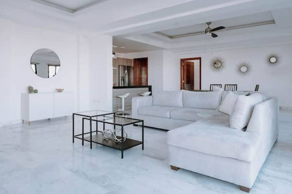 Photo of Livingroom in Viejo Arroyo Hondo