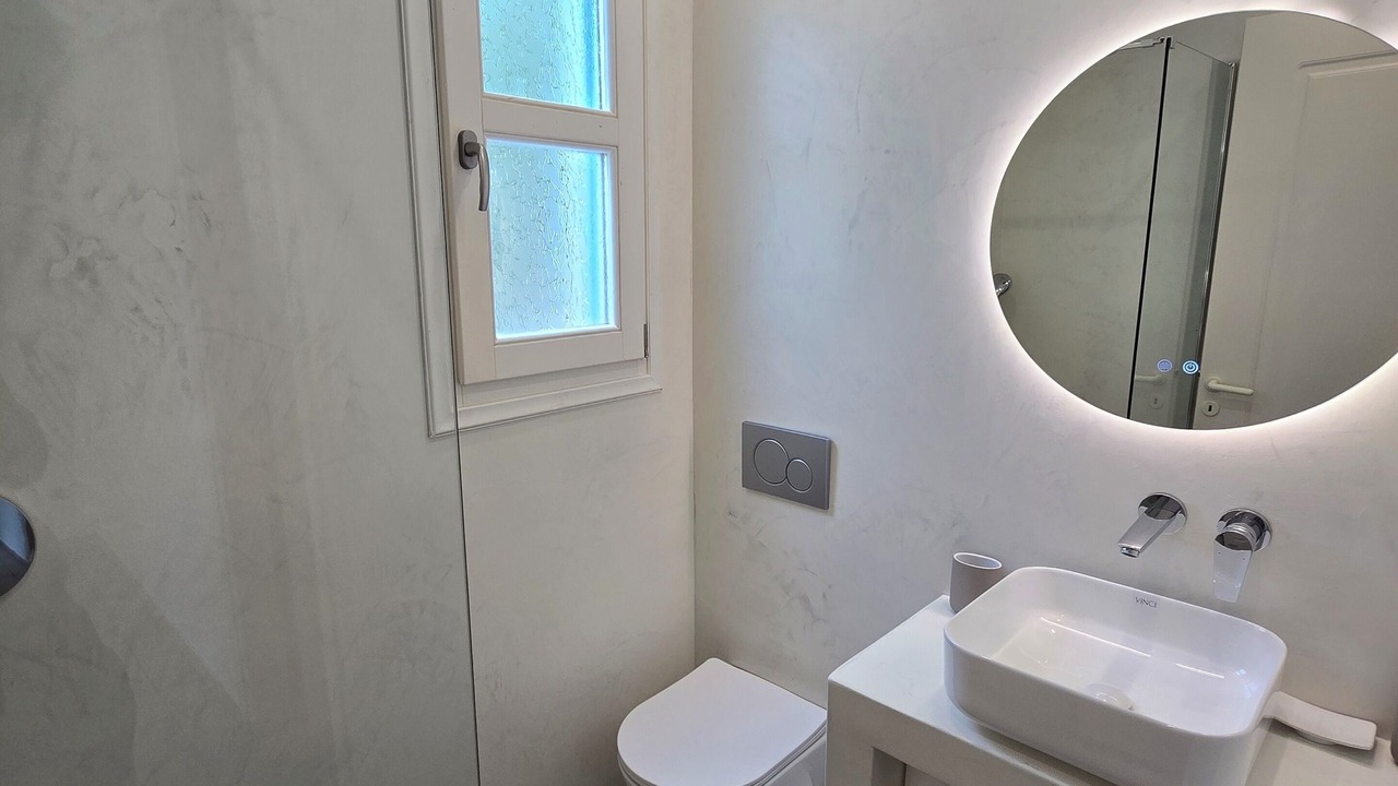 Photo of Bathroom in Paleopolis
