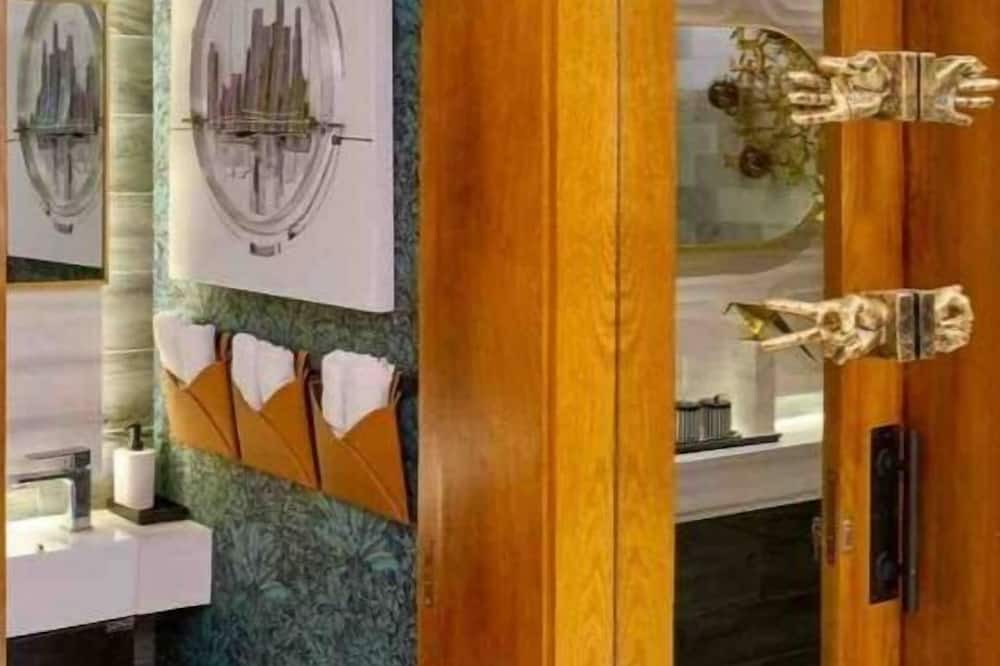 Photo of Bathroom in Evaristo Morales