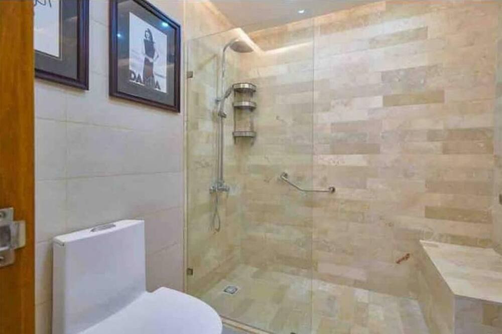 Photo of Bathroom in Evaristo Morales