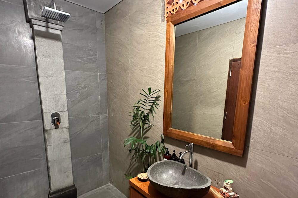 Photo of Bathroom in Nyambu