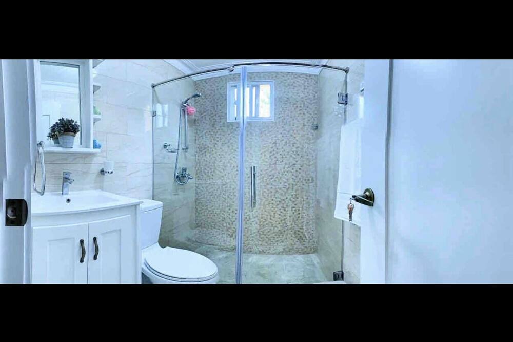 Photo of Bathroom in Janico