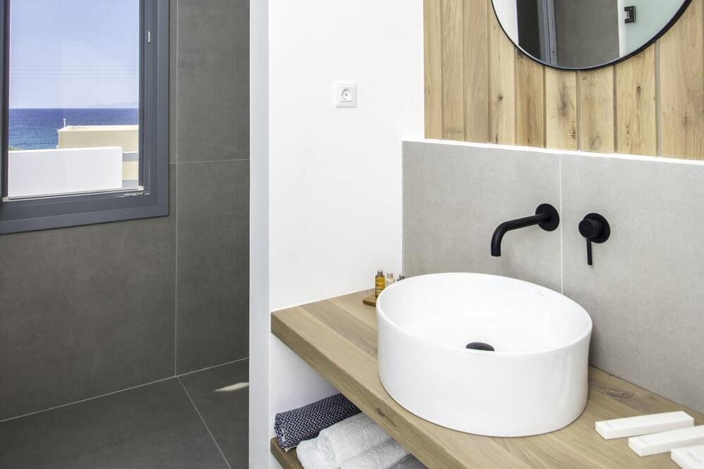Photo of Bathroom in Kini