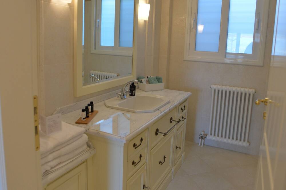 Photo of Bathroom in Isthmia