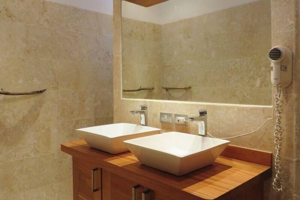Photo of Bathroom in El Callejon