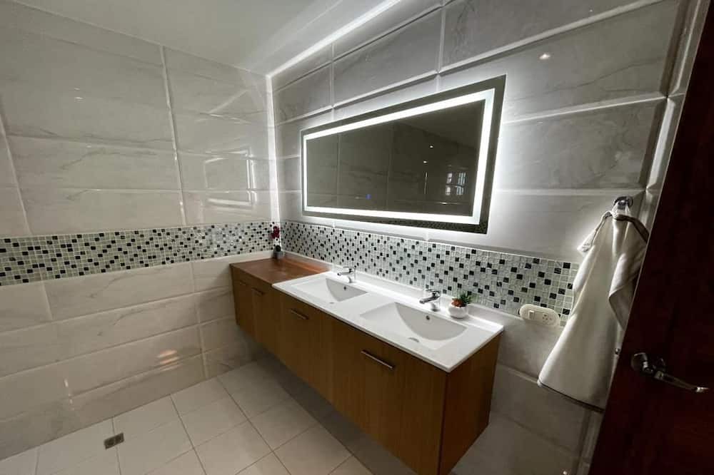 Photo of Bathroom in Los Alcarrizos