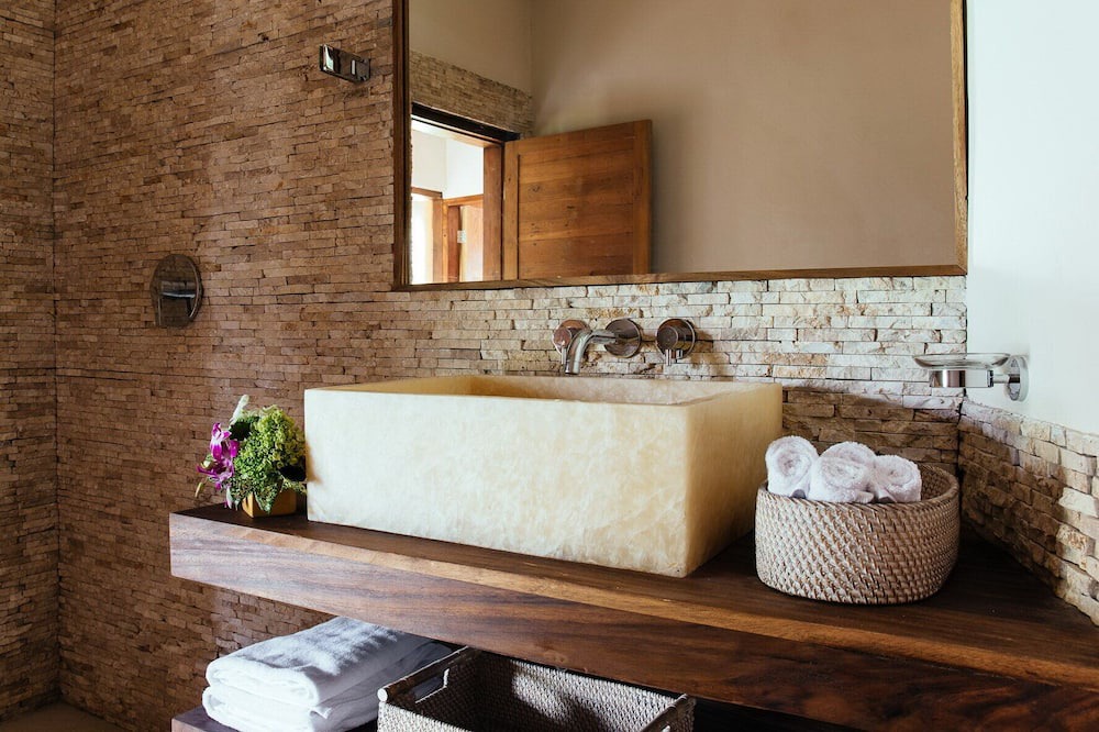 Photo of Bathroom in Suraberata