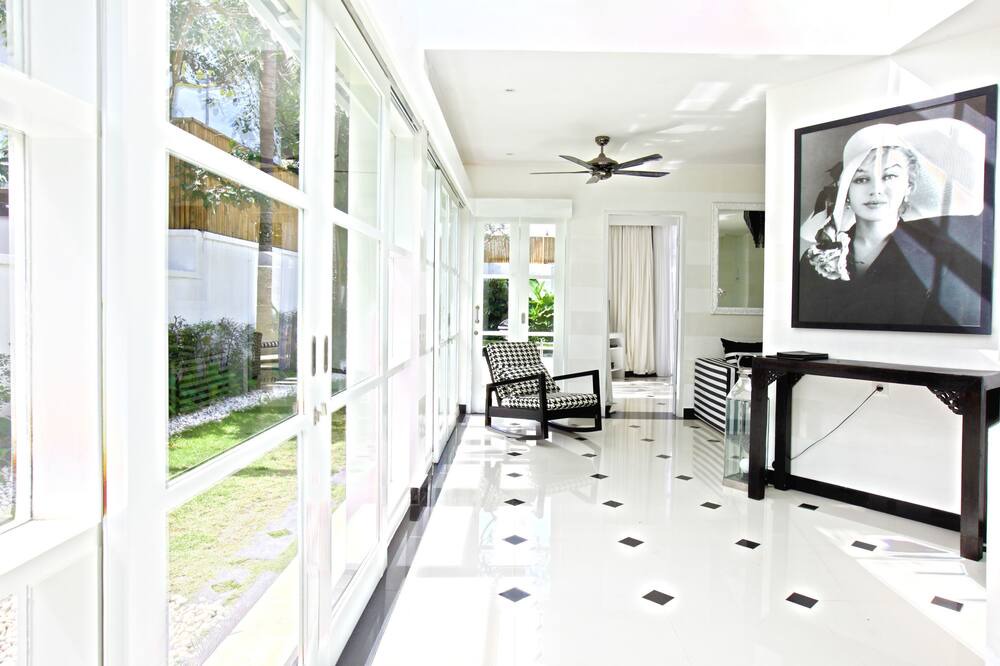 Photo of Livingroom in Drupadi