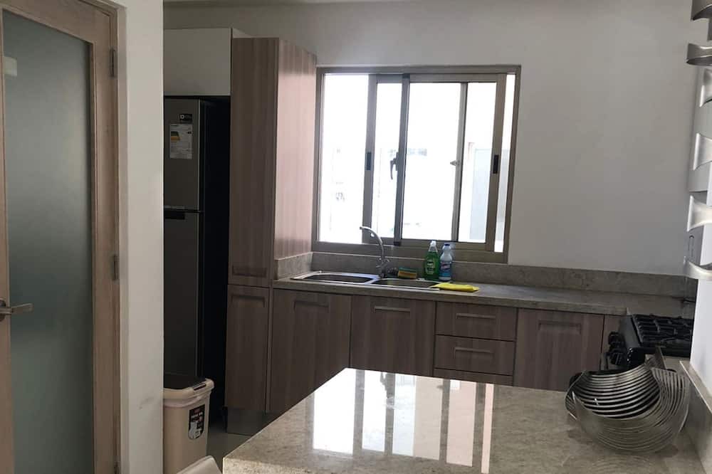 Photo of Kitchen in Yolanda Morales