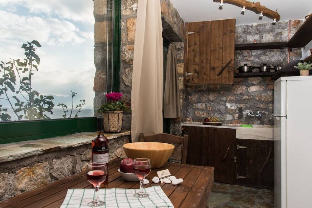 Photo of Kitchen in Platees