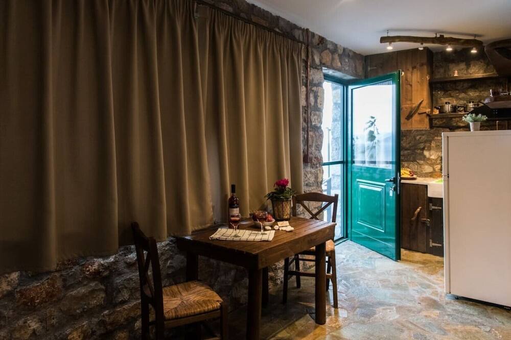 Photo of Kitchen in Platees