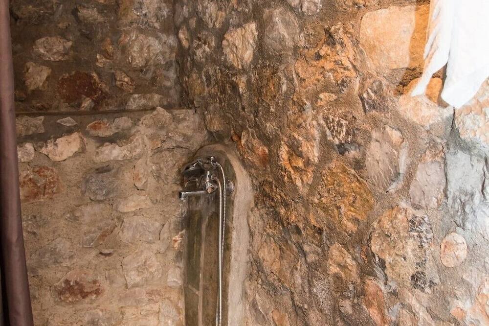 Photo of Bathroom in Platees
