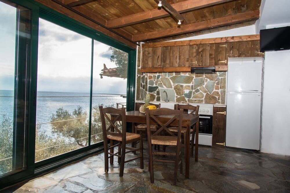 Photo of Kitchen in Platees