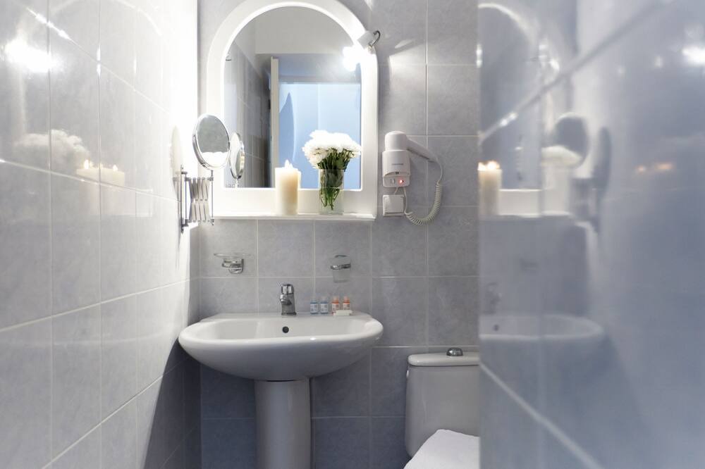 Photo of Bathroom in Fira