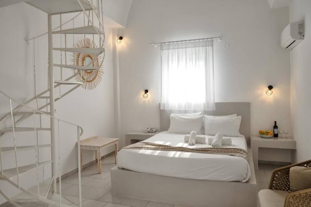 Photo of Bedroom in Perissa