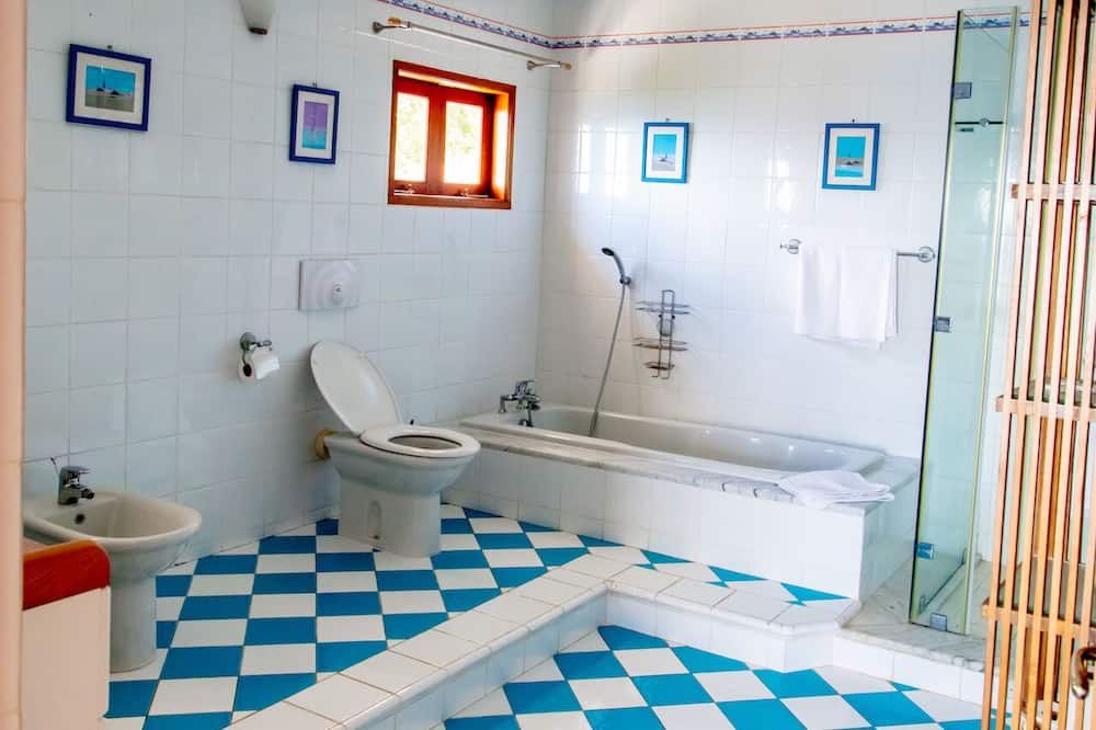 Photo of Bathroom in Glacis