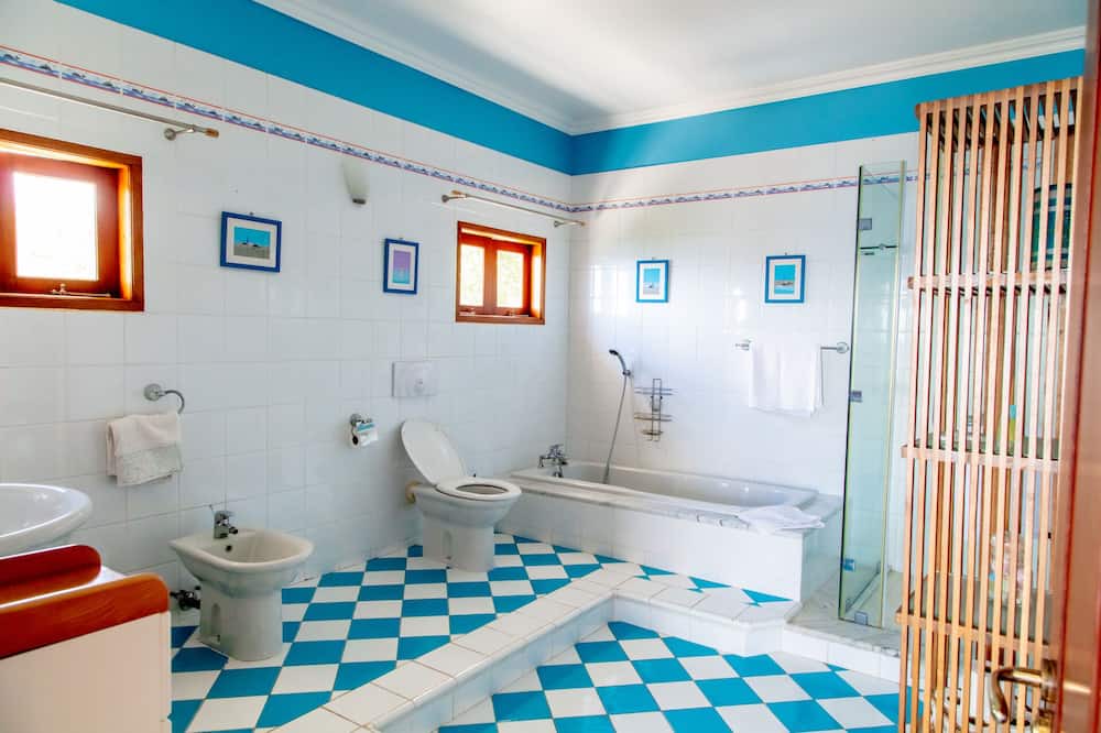 Photo of Bathroom in Glacis