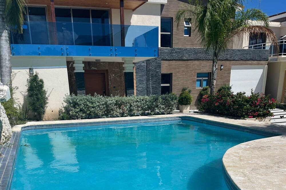 Photo of Outdoor in Veron