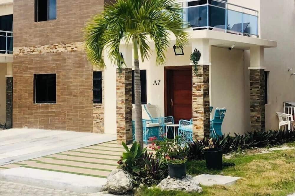 Photo of Outdoor in Veron