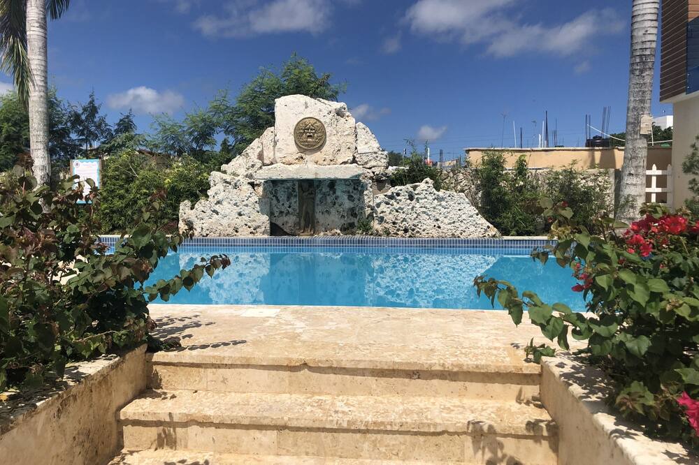 Photo of Outdoor in Veron