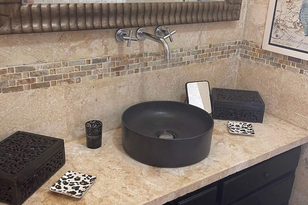 Photo of Bathroom in Veron