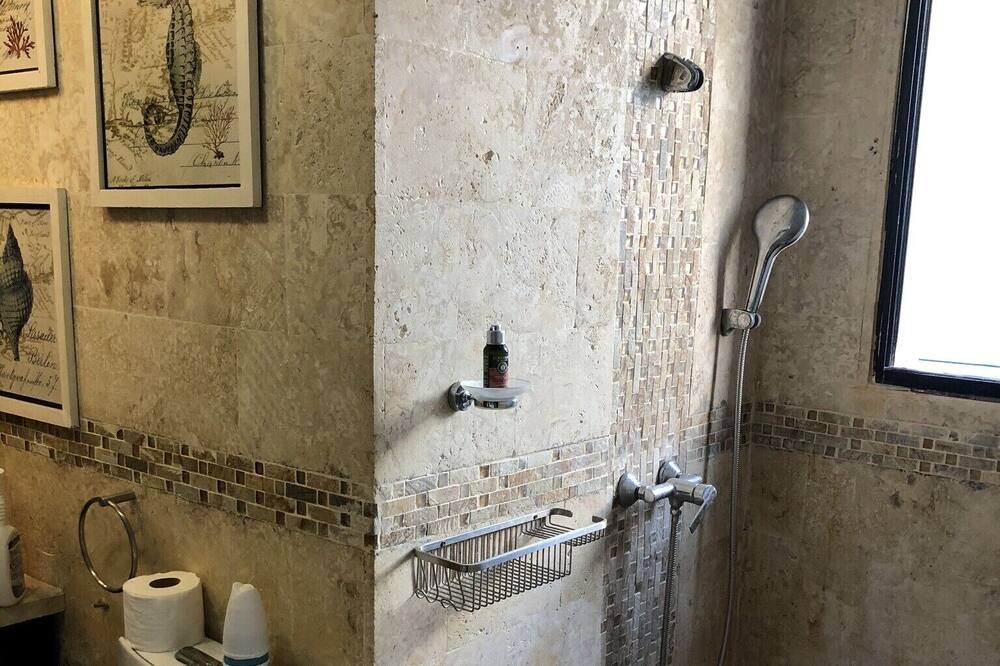 Photo of Bathroom in Veron