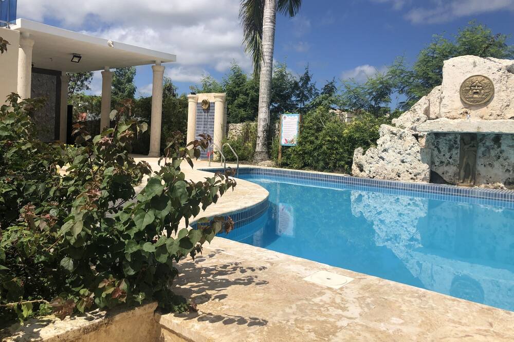 Photo of Outdoor in Veron