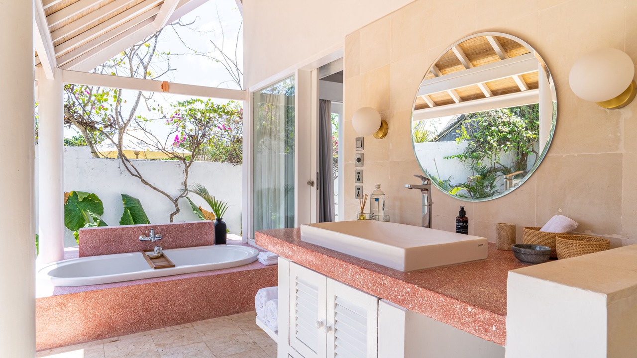 Photo of Bathroom in Mushroom Bay