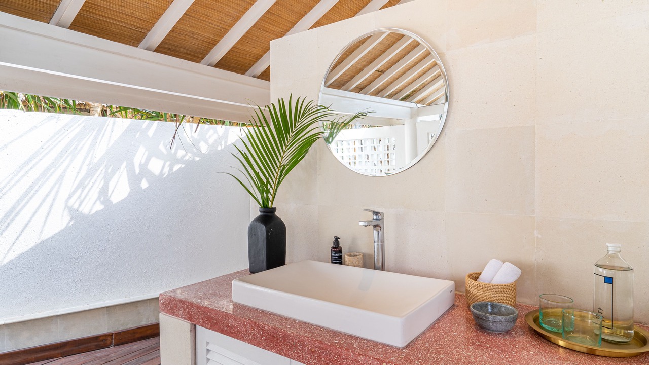 Photo of Bathroom in Mushroom Bay