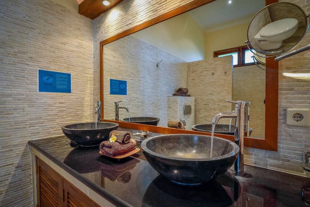 Photo of Bathroom in Banjartegehe