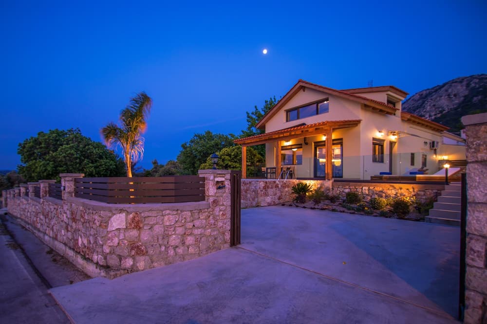 Photo of Outdoor in Salakos