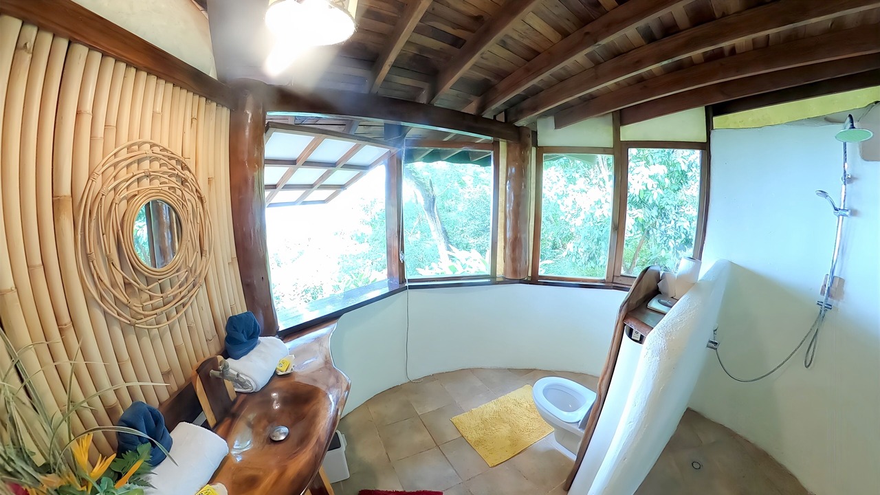 Photo of Bathroom in Opoa