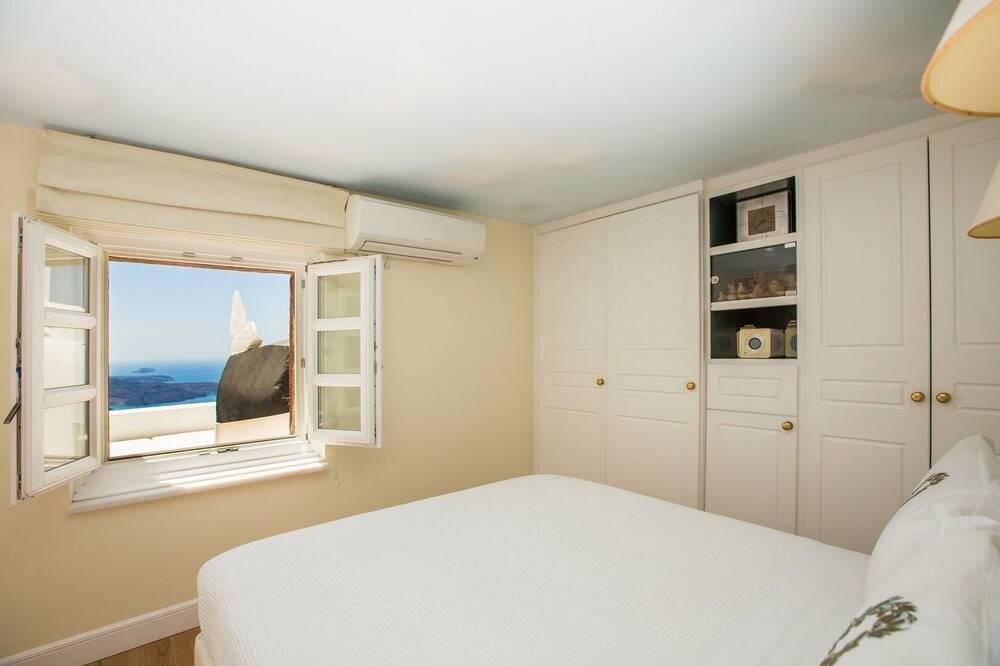 Photo of Bedroom in Firostefani
