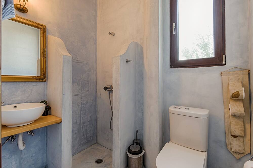 Photo of Bathroom in Salakos