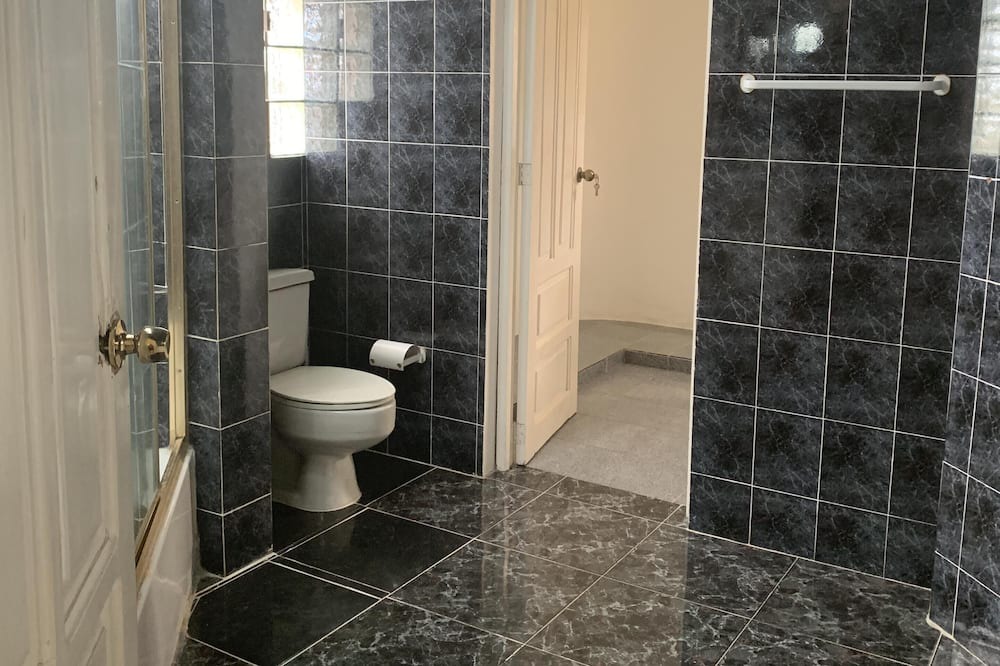 Photo of Bathroom in Llanos de Gurabo I