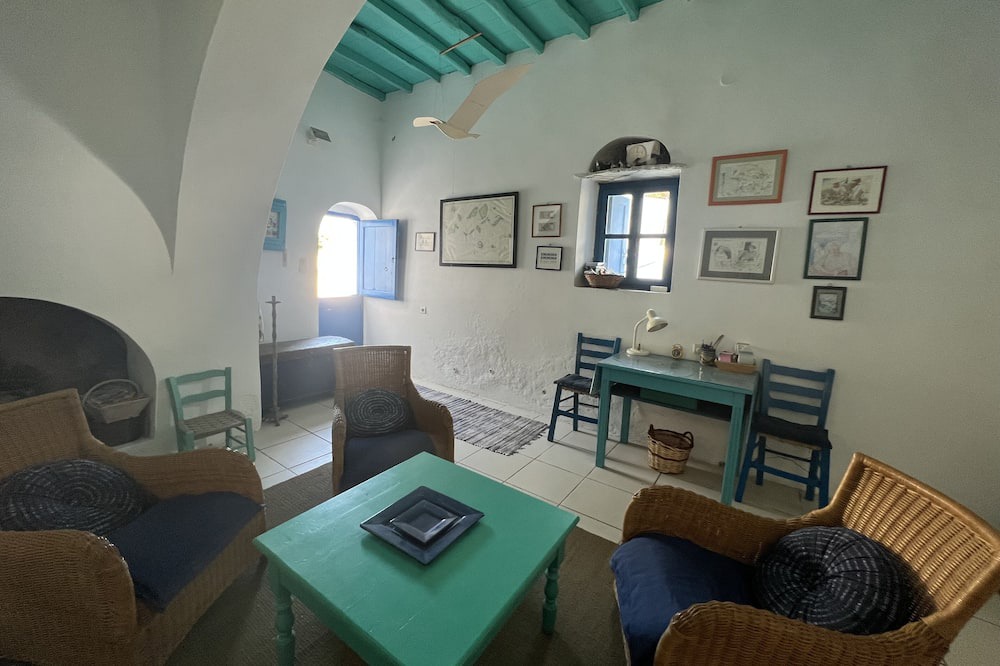 Photo of Livingroom in Aegiali