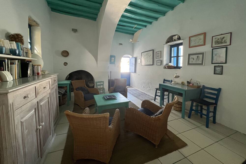 Photo of Livingroom in Aegiali