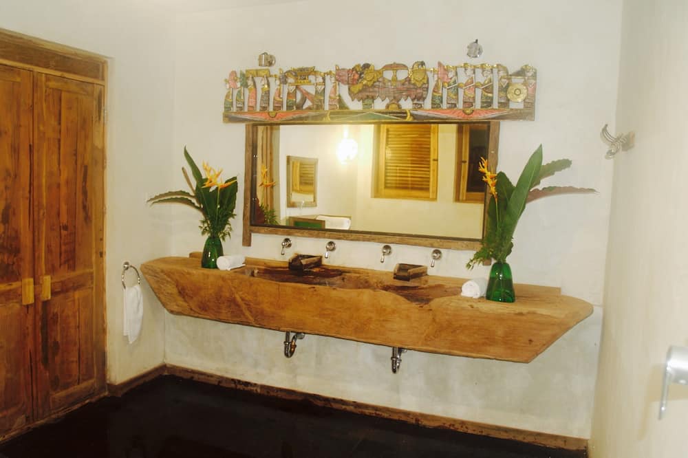 Photo of Bathroom in Suraberata