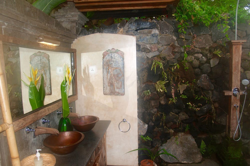 Photo of Bathroom in Suraberata